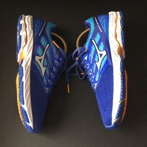 Mizuno Wave Shadow